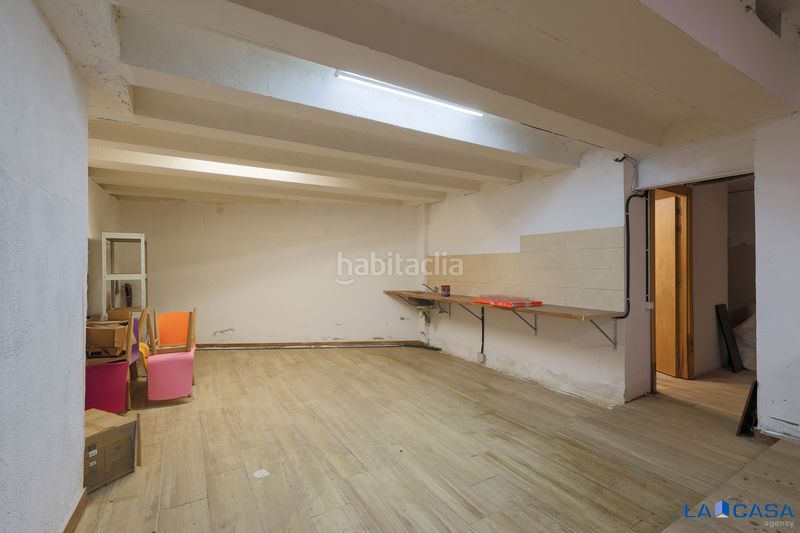 Foto d3b2b8db-8731-46b2-beeb-ad662fa10f0c. Planta baixa a Hostafrancs Barcelona