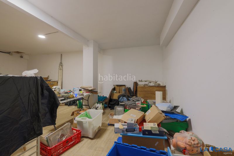 Foto f3a17df9-89ff-4fbd-91ed-a304bf4af068. Planta baixa a Hostafrancs Barcelona