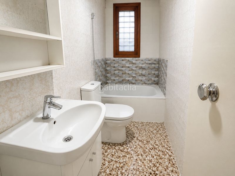 Foto 977aa658-e313-4bab-bccd-2f9372706e9c. Casa adossada a Valls