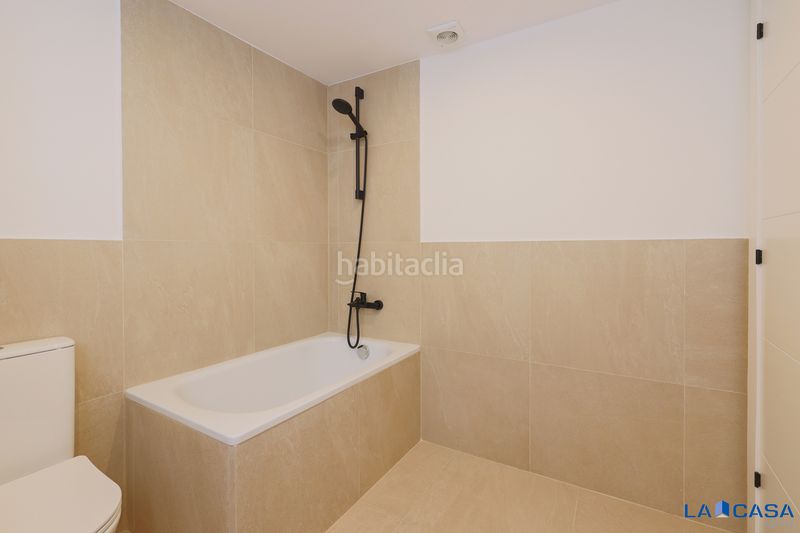 Foto 1dcf8a27-6178-4392-88ff-f246c5da677b. Pis a La Bordeta Barcelona