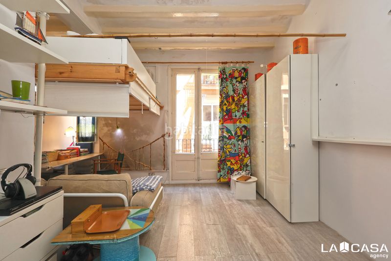 Foto 8d293e33-8d6b-43db-bf28-01e6694c2349. Pis a Raval Barcelona