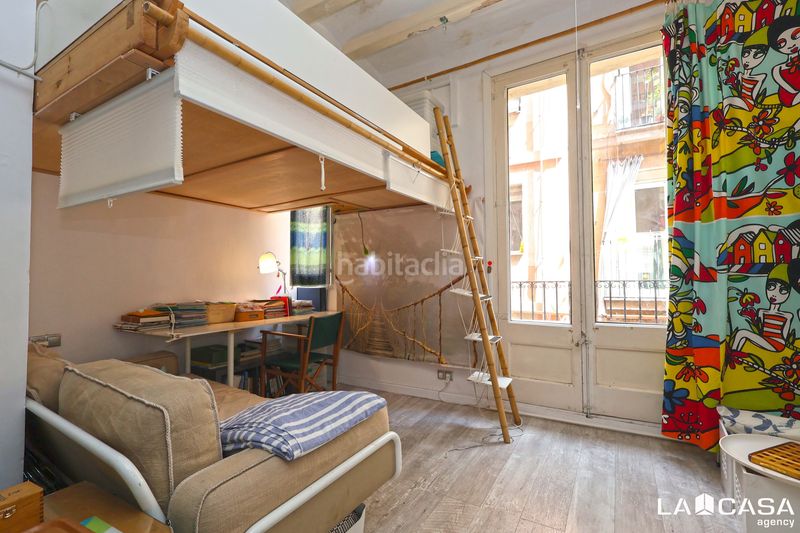 Foto f9a8632e-8124-449f-ba4a-8373144a0394. Pis a Raval Barcelona