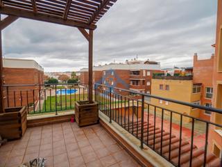 Appartement dans Les Salines-Pla de Sant Pere. tico a 4 vientos ofrece un espacio de 170