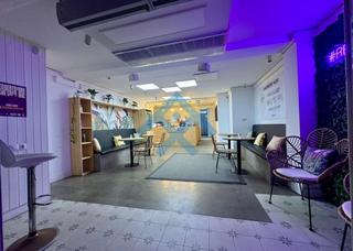 Lloguer Local Comercial a Centre. Se traspasa local comercial de 93m con licencia