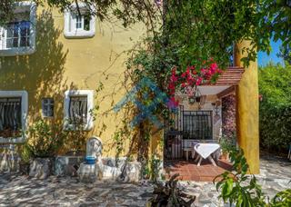 Haus in Mas Alba. Encantadora casa con gran parcela y múltiples