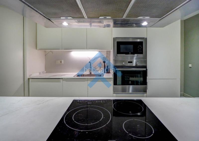 Foto 4c030bf3-09ed-4395-b2d2-630dd308119b. Piso destacamos está preciosa propiedad en primer en Sitges