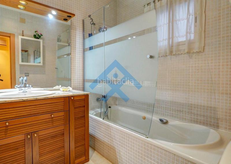 Foto 8009a8ad-65e9-4b91-b373-96f95023dd77. Piso ático luminoso con preciosas vistas en la en Sitges