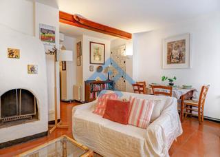 Rent Flat in Centre. Alquiler temporal en sitges  red velvet