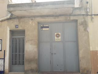 Aparcament cotxe a Llaurí. Garaje en llaurí