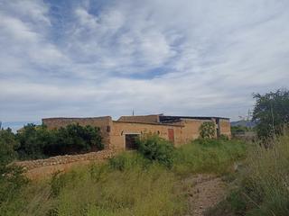 Terreny residencial a Llaurí. Antigua granja en terreno de llaurí