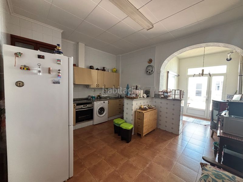 Foto e43ec814-d116-4294-96ef-1959cdba9e8a. Casa amb xemeneia a Llaurí