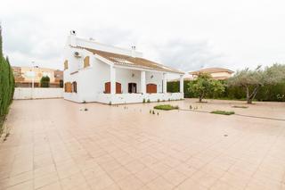 Casa  Sagunto-sagunt - cl d arezzo. Vivienda unifamiliar en la zona de corinto