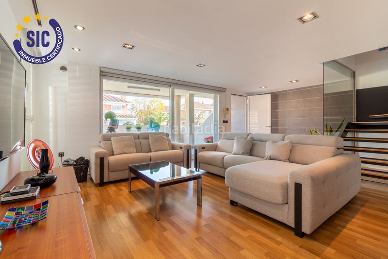 Foto 8fbd78ae-1865-4258-9874-13173d65b587. Casa adossada amb aparcament a Nuevo Centro Sagunt