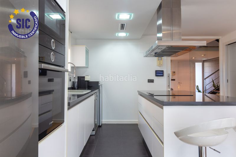 Foto bdb44a36-9493-41b1-9f9f-b63f62879c92. Casa adossada amb aparcament a Nuevo Centro Sagunt