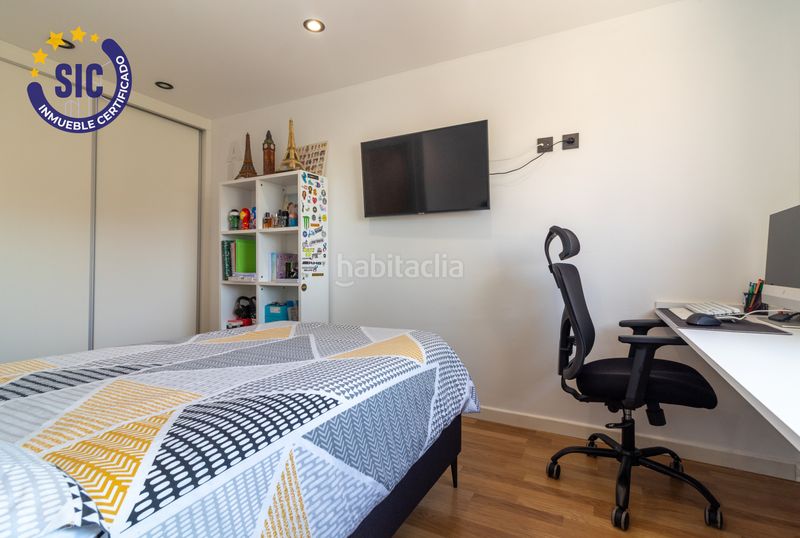 Foto e4830dd3-fad8-48a5-bb52-341ad3776a4c. Casa adossada amb aparcament a Nuevo Centro Sagunt