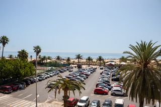 Rent House  Puerto de sagunto - cl buenavista. Vive todo el año, en una casa de revista, frente al mar. despier