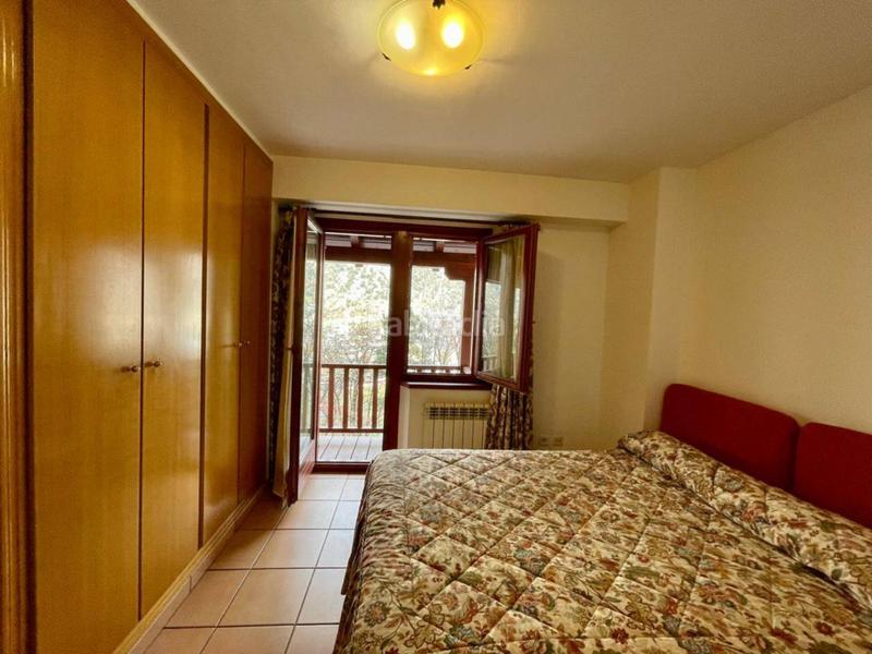 Foto ecbbe0d2-676c-4ef4-826b-def572d0a4ef. Casa adossada amb calefacció aparcament a Centro Andorra la Vella