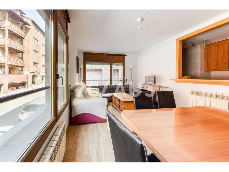 Foto bb912e51-506a-4744-bfe0-705d95c2da87. Rent apartment with heating parking in El Tarter Canillo