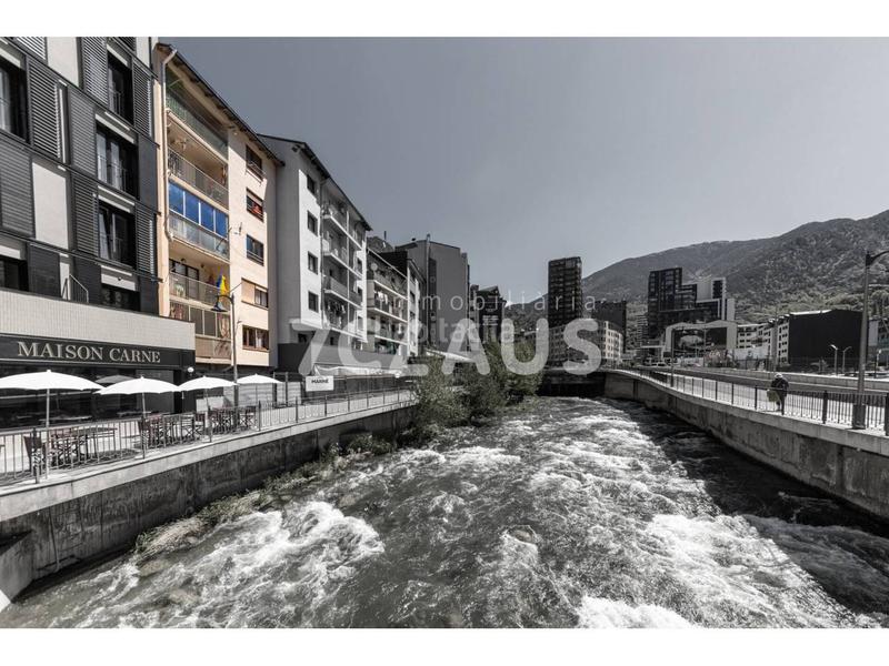 Foto 5b686943-fe9f-42eb-ad97-846eac5a19da. Edifici a Centro Andorra la Vella