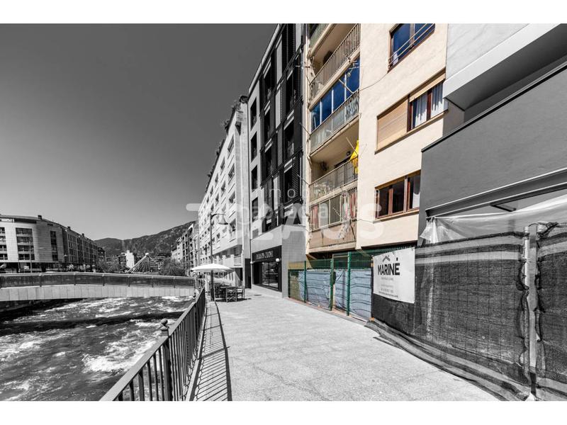 Foto 7efe2947-2f15-4ed7-81fc-b1822527152c. Edifici a Centro Andorra la Vella