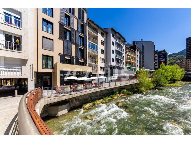 Foto aa58f2cd-4d39-43bf-b8ec-5a6d44adfeae. Edifici a Centro Andorra la Vella