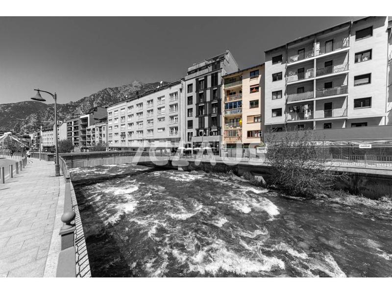 Foto f5b11874-7811-4ae2-bdab-6a8566a5a756. Edifici a Centro Andorra la Vella