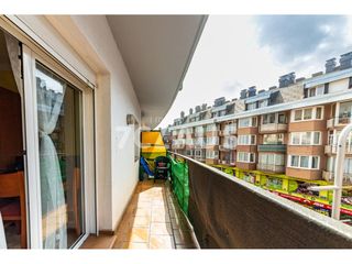 Pis  Calle sant jordi ed. sporting. Apartamento situado en el centro de pas de la casa, a pocos metr