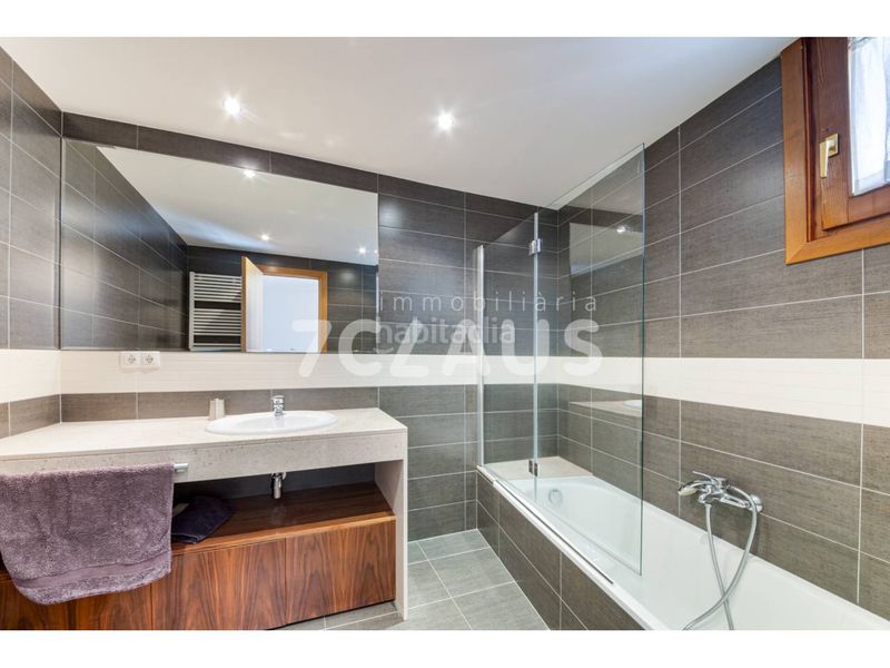 Foto 319663d0-b7ba-463f-9b58-f44d481ff00e. Rent flat with heating parking in El Tarter Canillo