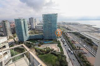 Piso en Raval. Piso en venta con terraza, parking y piscina comunitaria en diag