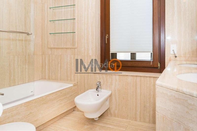 Foto cea56d4e-b628-4e98-b581-a5b49fbb4ee2. Casa pareada casa en venta en lamp039escala de 469m habitables en Escala (L´)