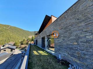 Casa aparellada a L´Aldosa-Anyós. Exclusivo chalet en una zona muy cotizada de 4 suites con garaje