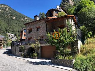 Casa aparellada a Arinsal-Erts. En venta chalet de 7 habitaciones en arinsal la massana