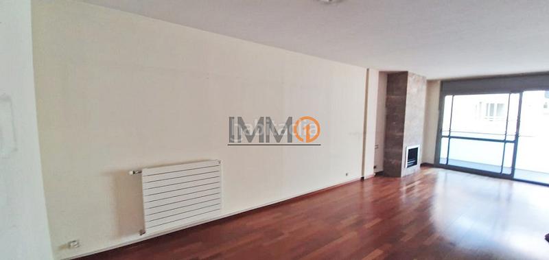 Foto f1c3f37f-5cce-405f-bc80-65ab4a5a2718. Pis amb calefacció aparcament a Centro Andorra la Vella