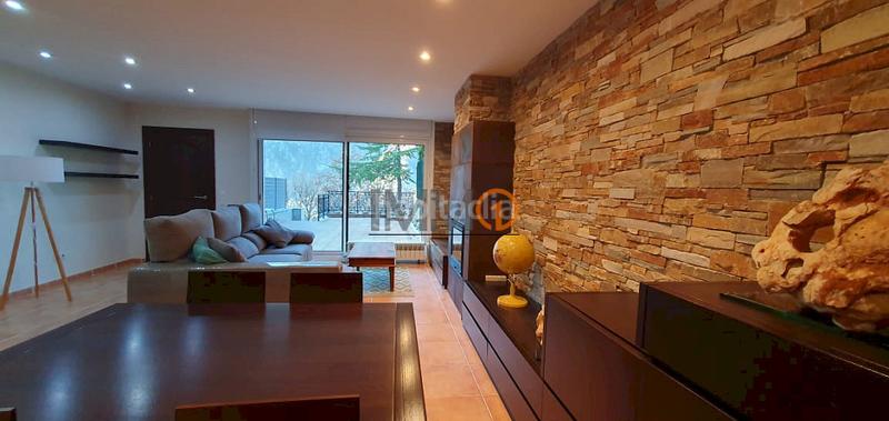 Foto 14b81762-c5c2-472a-8ac7-fb96c691f2e4. Casa bifamiliare con riscaldamento parcheggio in Centro Andorra la Vella