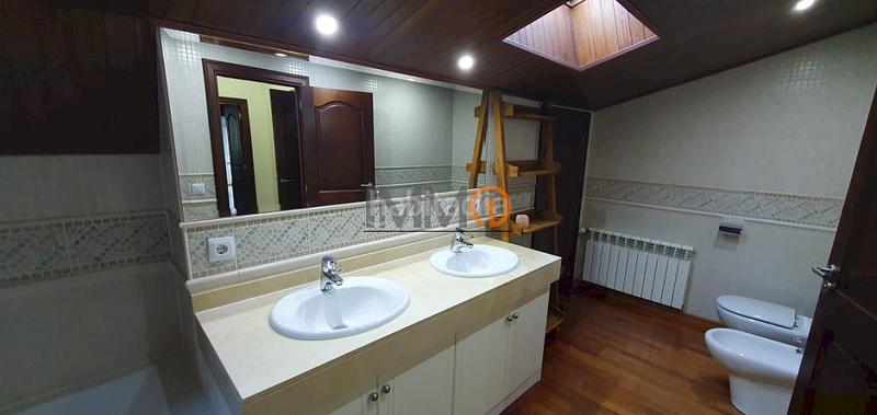 Foto 45c5bc78-eabd-4435-9296-6a4ac08f7340. Casa bifamiliare con riscaldamento parcheggio in Centro Andorra la Vella