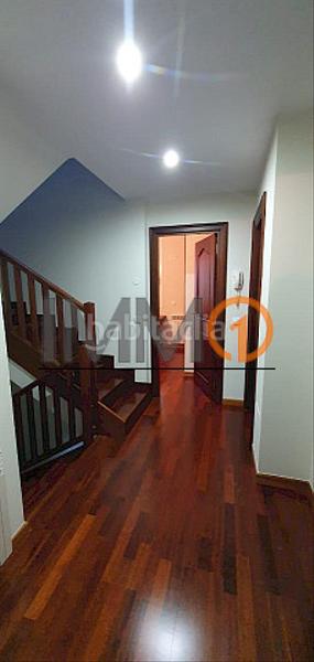 Foto fb0dc7a7-ba90-4df3-acd9-4bbfc51e0dfc. Casa bifamiliare con riscaldamento parcheggio in Centro Andorra la Vella