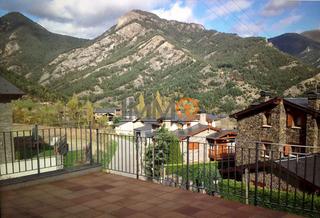 Casa aparellada a La Massana. En venta fantástico chalet independiente de 4 habitaciones en es