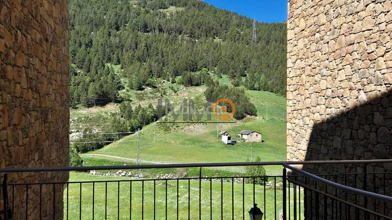 Foto e5224189-d336-4463-85d4-9be09fff6f11. Piso en venta bonito piso de 2 habitaciones con aparcamiento y trastero en bordes damp039envalira en Canillo