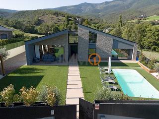 Casa aparellada a Seu d´Urgell (La). En venta espectacular casa unifamiliar en aravell junto al camp
