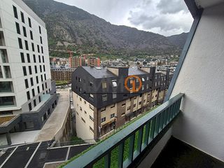 Appartement à Centro. Piso céntrico de 4 habitaciones con aparcamiento en andorra la v