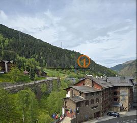 Appartement à El Tarter. Se vende ático de 3 habitaciones con aparcamiento y trastero en