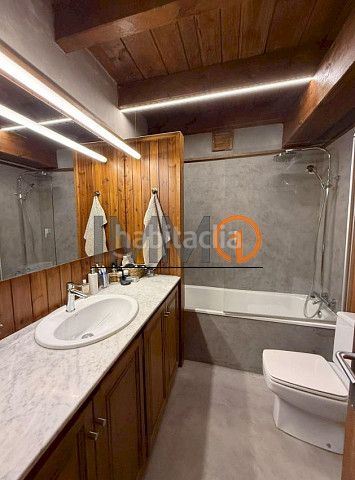 Foto e8217c58-64ca-42fe-b816-6b63d8a6b483. Casa aparellada amb calefacció a El Tarter Canillo