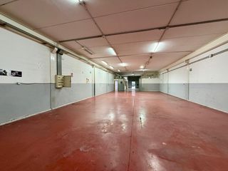 Location Bâtiment à usage industriel à Calle petrer 29. Nave en el poligono de carrus de 400m2 aproximadamente ,con trif