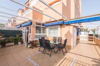 Casa a Calle zaragoza 22. Triplex en santa pola, esquina con 4 habitaciones, 3 baños, 3 te