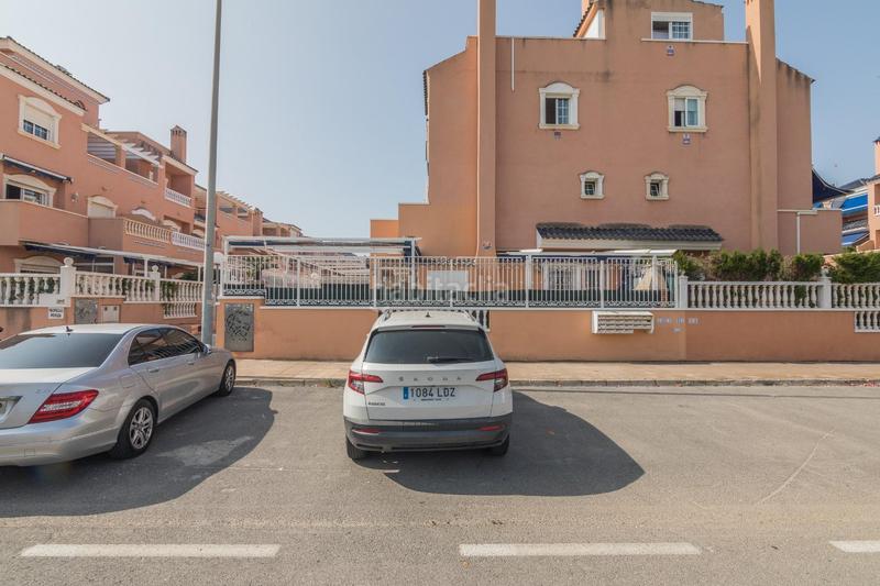 Foto a604f9b3-f1a7-435e-ba5e-1622969dc8f1. Maison dans calle zaragoza 22 dans Gran Playa Santa Pola