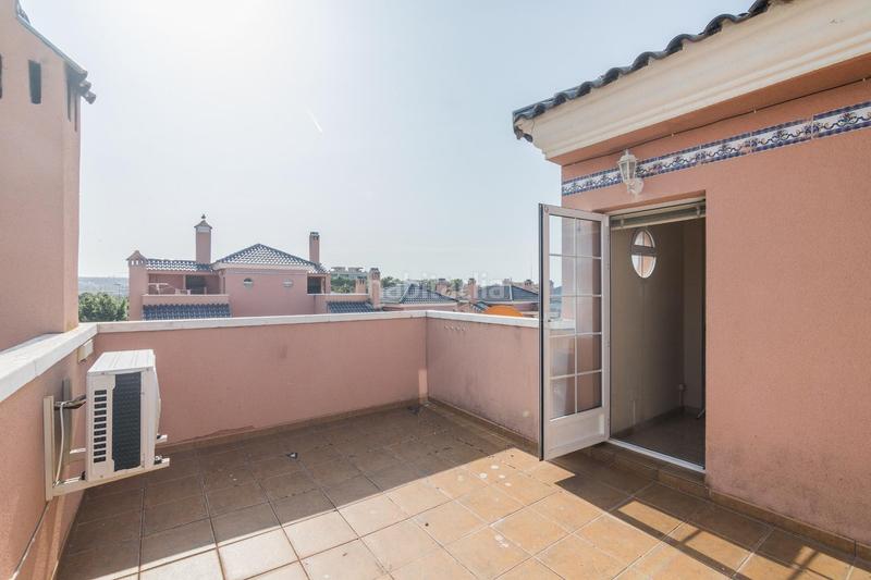 Foto e233c1db-d260-44f2-8abf-2a73a5284f2a. Maison dans calle zaragoza 22 dans Gran Playa Santa Pola