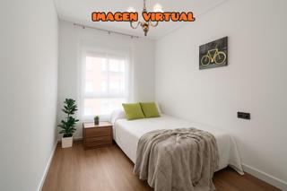 Appartement à Calle juan diez martinez 47. Vivienda de 4 habitaciones, con ascensor,  luminoso en plaza mad