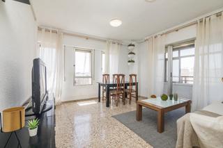 Etagenwohnung in Jose sanchez saez 31. Oportunidad de inversión en altabix con ascensor, 3 habitaciones