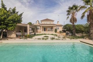 Chalet  Calle cipreses. Chalet en bonavista, a tan solo 2 minutos de elche, con sotano,