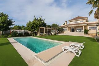 Chalet  Calle cipreses. Chalet en bonavista, a tan solo 2 minutos de elche, con sotano,